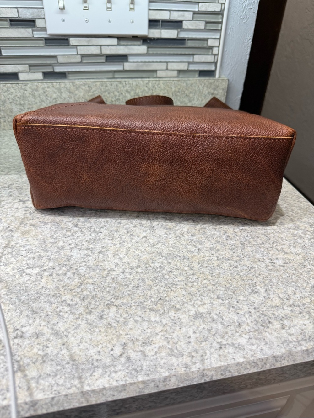 Portland Leather Asheville Oversize Namoi Leather Shoulder Bag - Picture 5 of 6